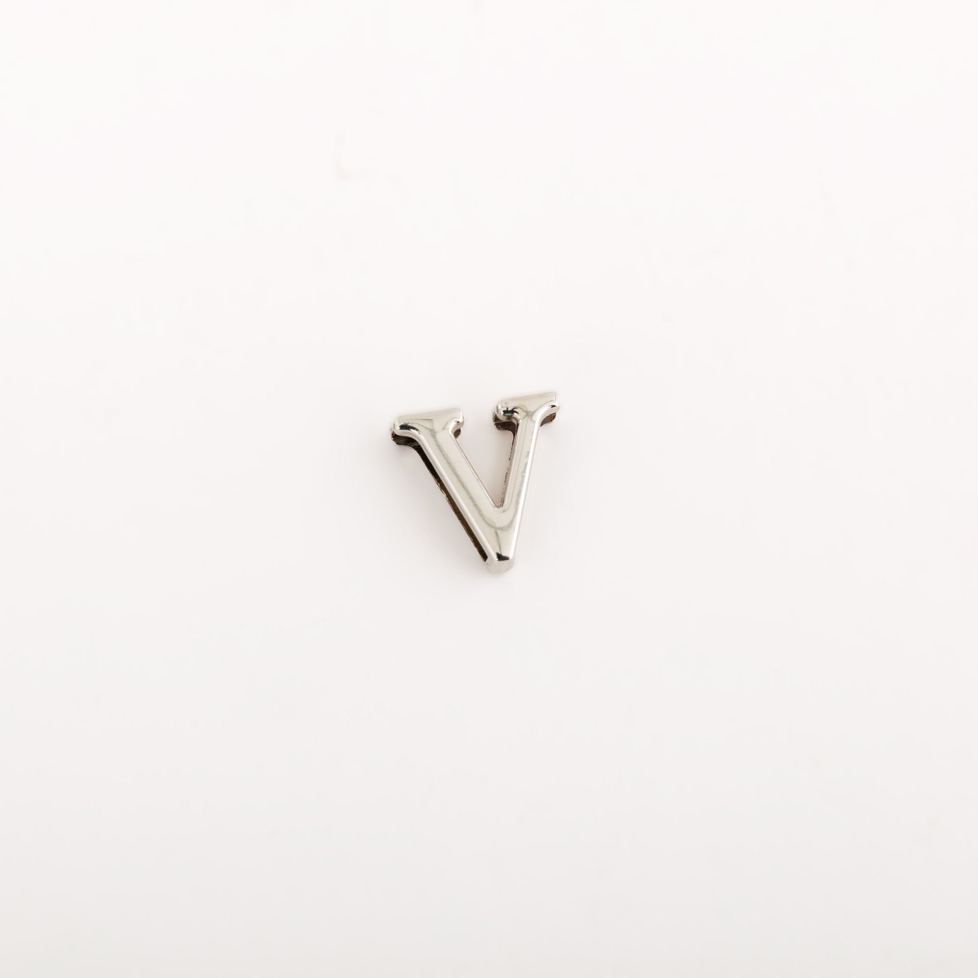 Carpisa Letter V Charm - Amelia Letters – AAB9241754304001_01_basechild – AAB92417543