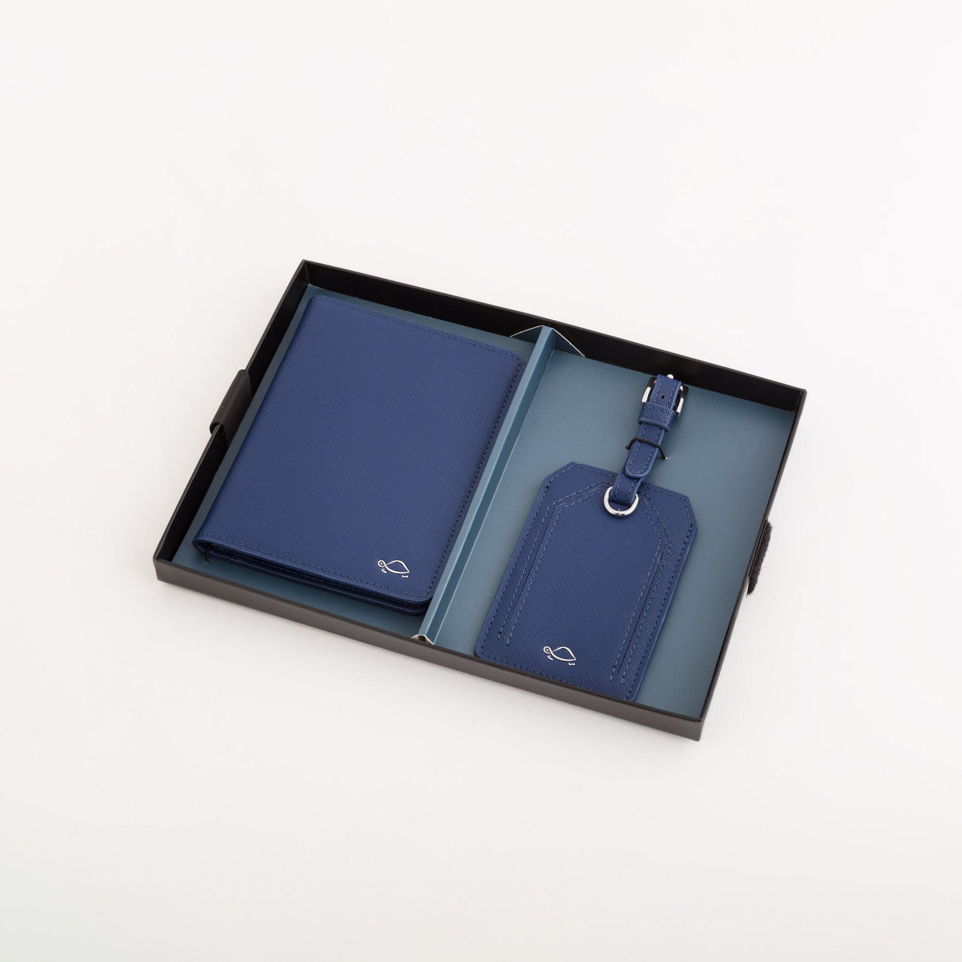 Carpisa Passport Holder and Tag Set - Zurich – ACC7400454441001_02 – ACC74004544