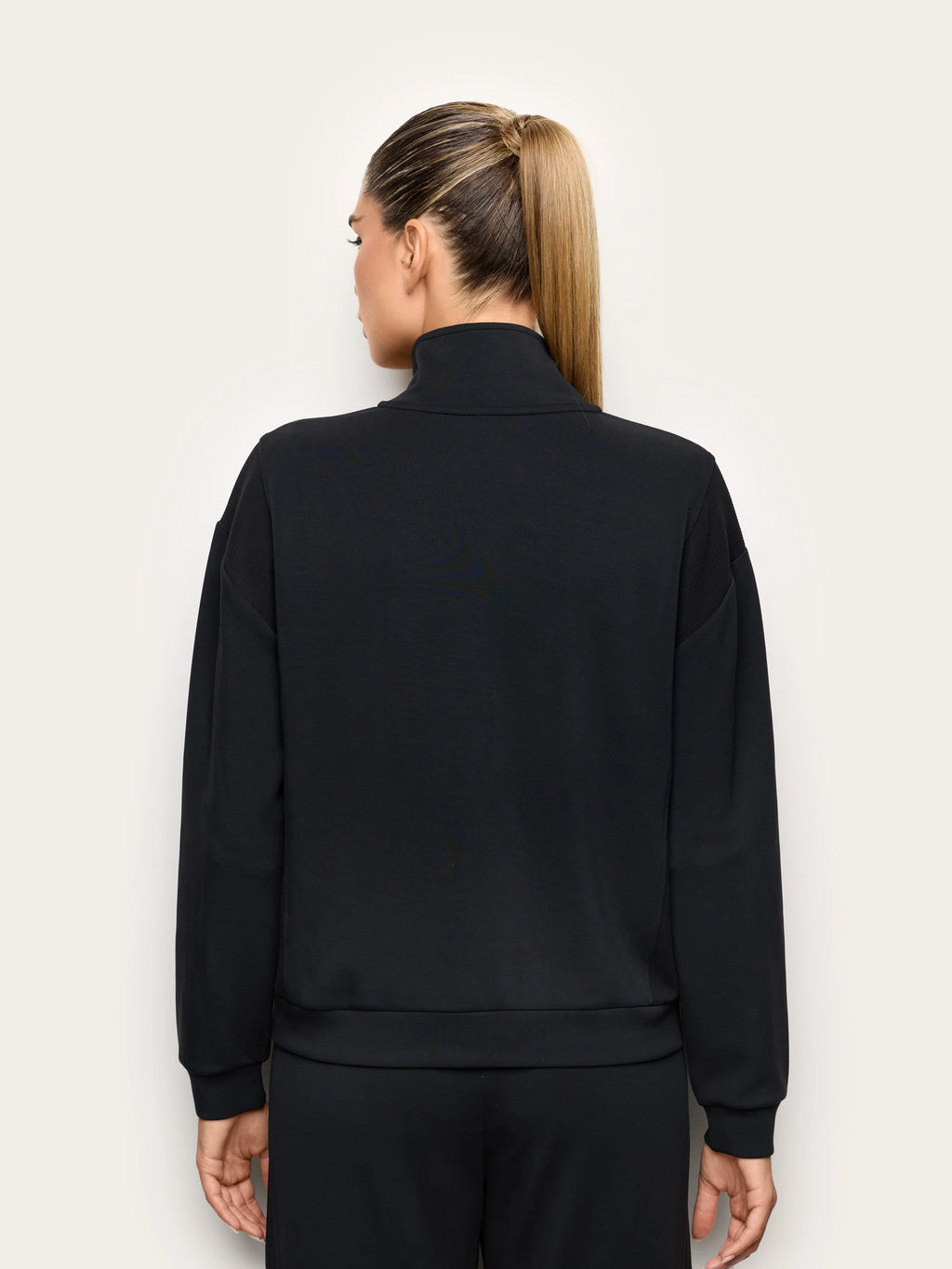 Yamamay Montenegro Sweatshirt | AMAD193018072_05_9f522f42-6f53-445e-8231-b7c469d13b79.jpg