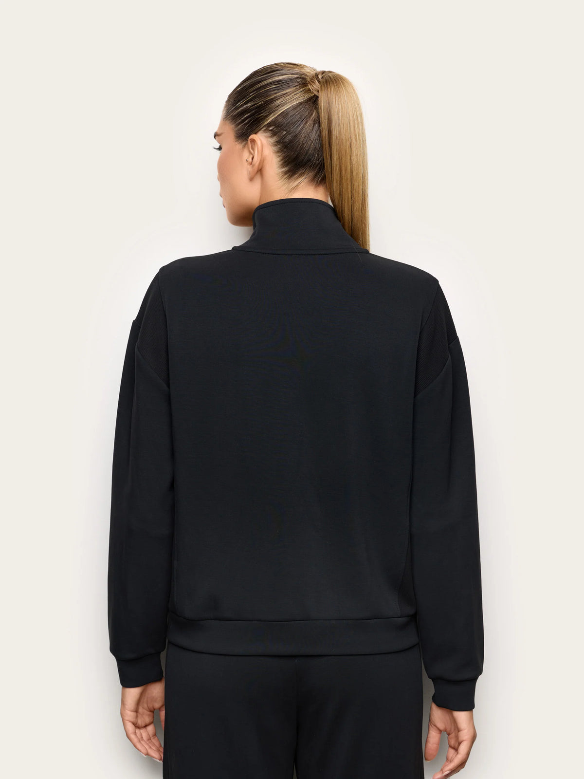 Yamamay Montenegro Sweatshirt | AMAD193018072_05_9f522f42-6f53-445e-8231-b7c469d13b79.jpg