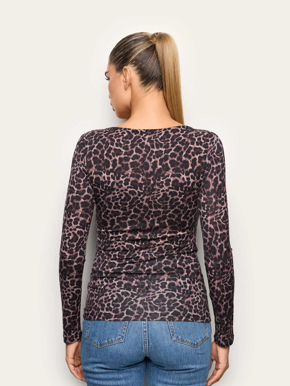 Yamamay Montenegro Long-sleeve boat neck T-sh | AMAD193020282_05_807845d8-b062-4458-be12-28ad4aa8633f.jpg