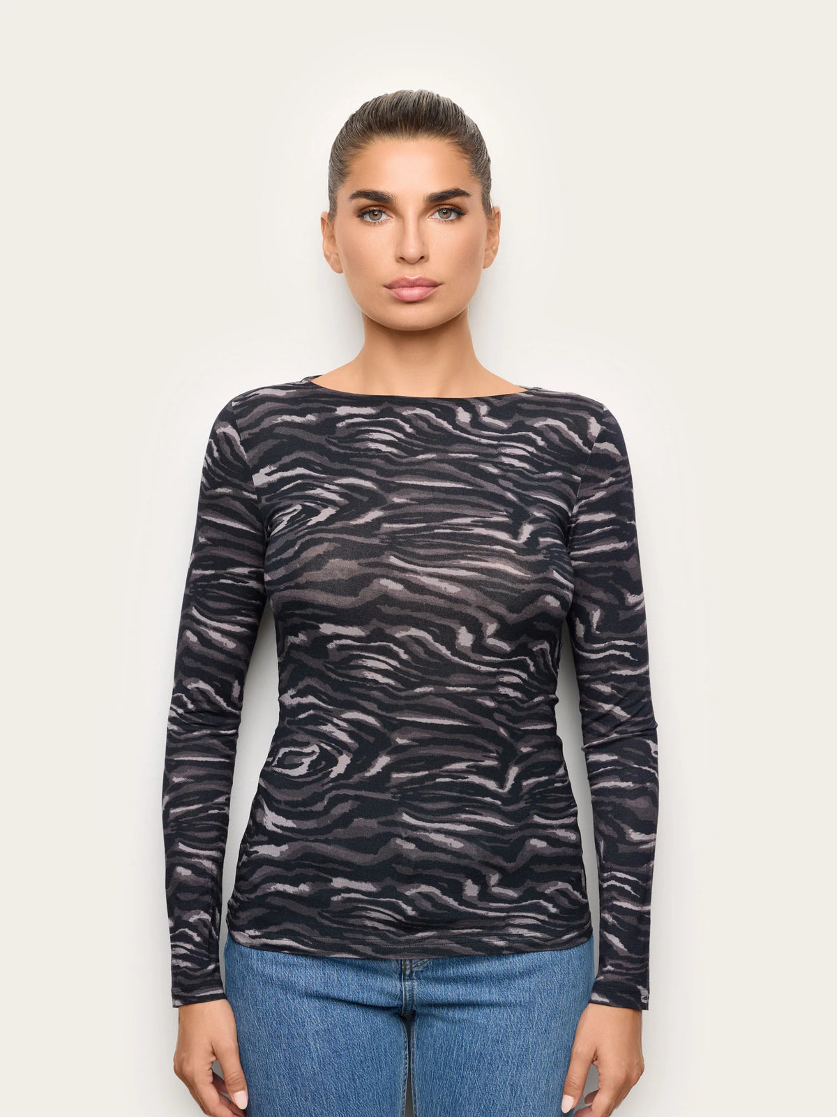 Yamamay Montenegro Long-sleeve boat neck T-sh | AMAD193020967_02_fb7ebc9e-cfd5-45bd-9f57-b1129e62e490.jpg