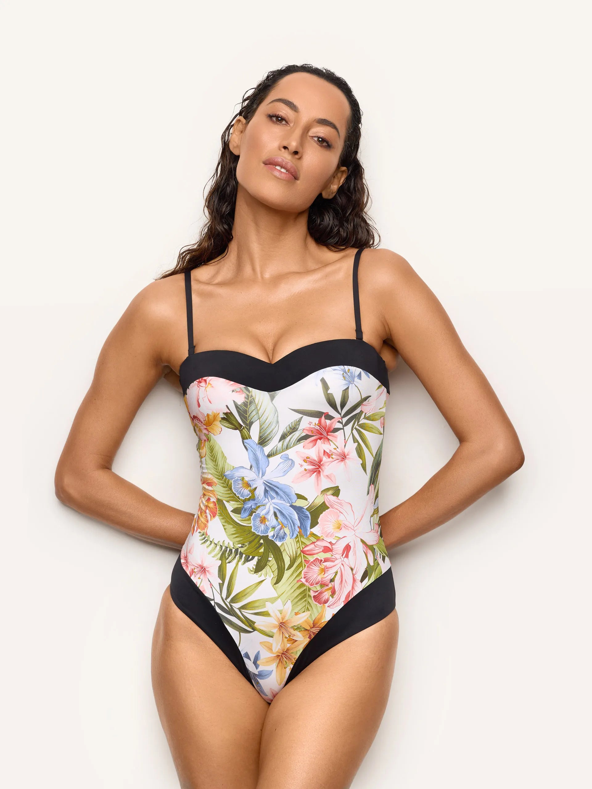 Yamamay Montenegro Padded one-piece swimsuit | CCID192010_128_01.jpg