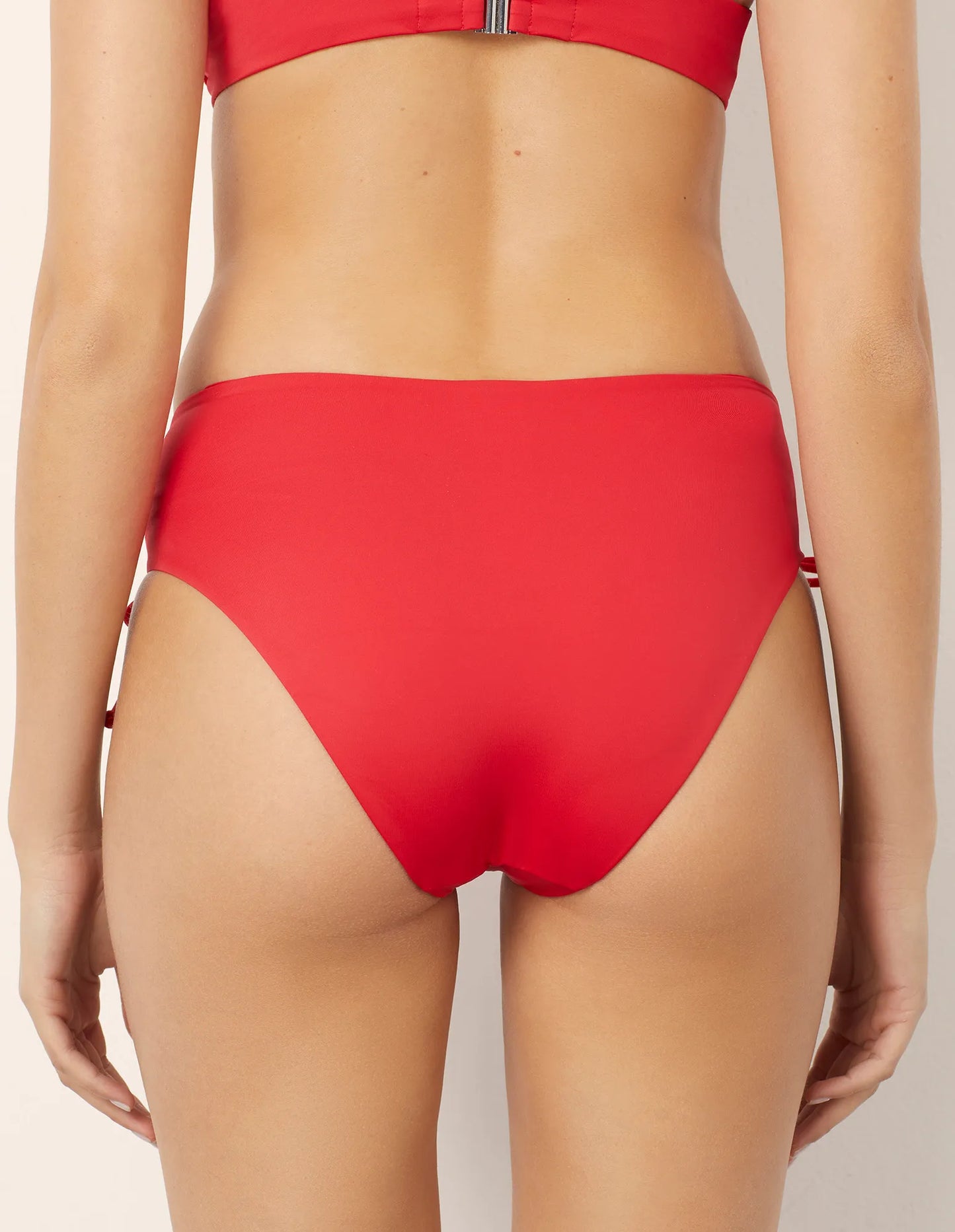 Essentials - High-side bottom