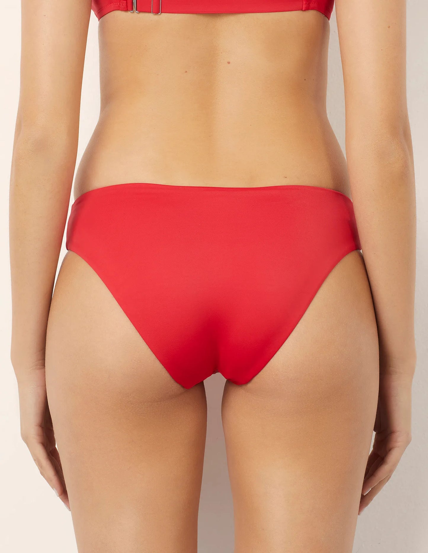 Essentials - Medium-side bottom