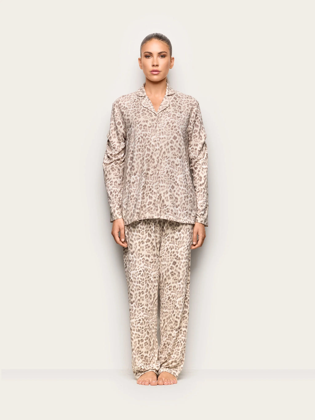 Yamamay Montenegro Long-Pyjamas with front open | PPRD193002128_02_c787d136-0e93-499d-8c97-86f2579e363e.jpg