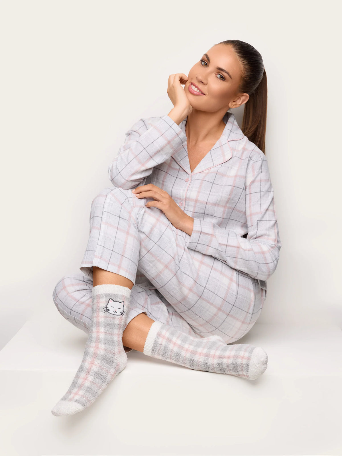 Yamamay Montenegro Long-Pyjamas with front open | PPRD193004128_01_32d87a93-b24f-43ef-a8b6-27a19411df5a.jpg